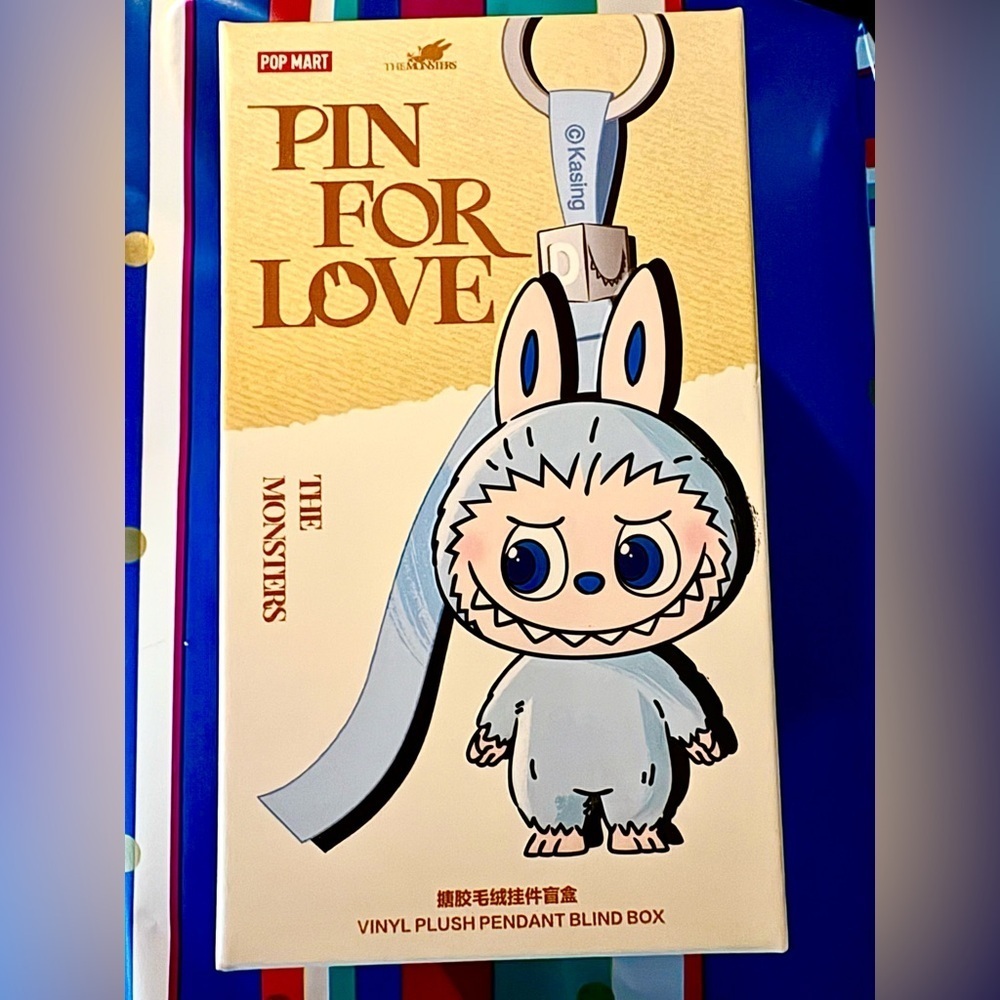 👜🆕👜 Authentic Pop Mart The Monsters Pin For Love Key Holder